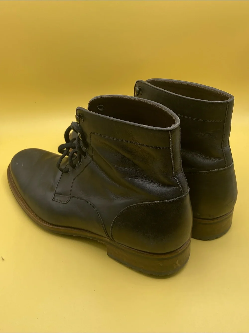 Magnanni Black Leather Lace-Up Ankle Boots